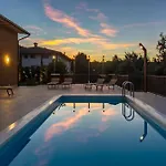 Casa Gemelli With Pool, Airco And Ev Charger Villa *